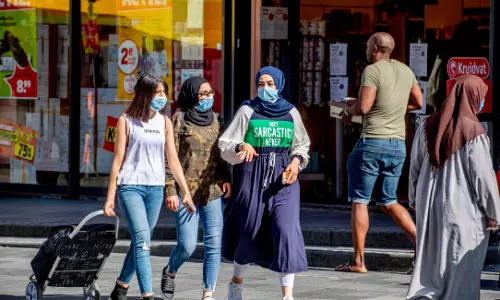 ഹിജാബിന് തൊഴിലിടങ്ങളില് വിലക്ക് ഏര്പ്പെടുത്താമെന്ന് യൂറോപ്യന് യൂണിയന് കോടതി ഹിജാബിന് തൊഴിലിടങ്ങളില് വിലക്ക് ഏര്പ്പെടുത്താമെന്ന് യൂറോപ്യന് യൂണിയന് കോടതി