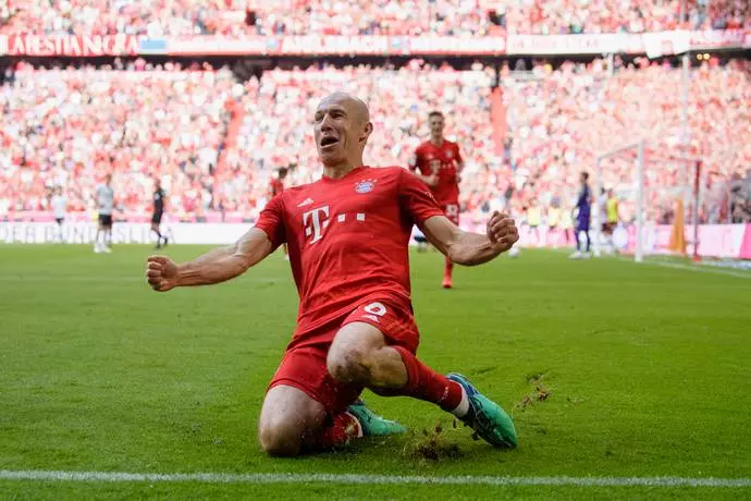 ഡച്ച് ഇതിഹാസ താരം ആര്യൻ റോബൻ ബൂട്ടഴിച്ചു