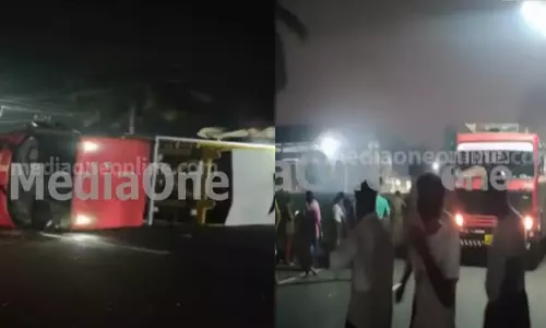 എറണാകുളം വരാപ്പുഴയില്‍ സിഎൻജി ടാങ്കർ മറിഞ്ഞു