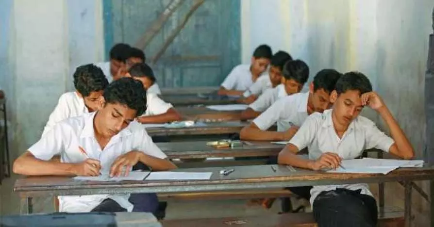 എസ്.എസ്.എല്.സി വിജയിച്ച 40,860 വിദ്യാര്ഥികള്ക്ക് ഇത്തവണ ഉപരിപഠനത്തിന് അവസരമില്ല എസ്.എസ്.എല്.സി വിജയിച്ച 40,860 വിദ്യാര്ഥികള്ക്ക് ഇത്തവണ ഉപരിപഠനത്തിന് അവസരമില്ല