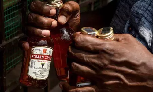 മദ്യശാലകൾ നാളെ തുറന്നു പ്രവര്ത്തിക്കില്ല മദ്യശാലകൾ നാളെ തുറന്നു പ്രവര്ത്തിക്കില്ല