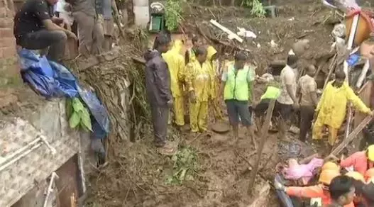 മുംബൈയില് കനത്ത മഴ, മണ്ണിടിച്ചില്: 15 മരണം മുംബൈയില് കനത്ത മഴ, മണ്ണിടിച്ചില്: 15 മരണം
