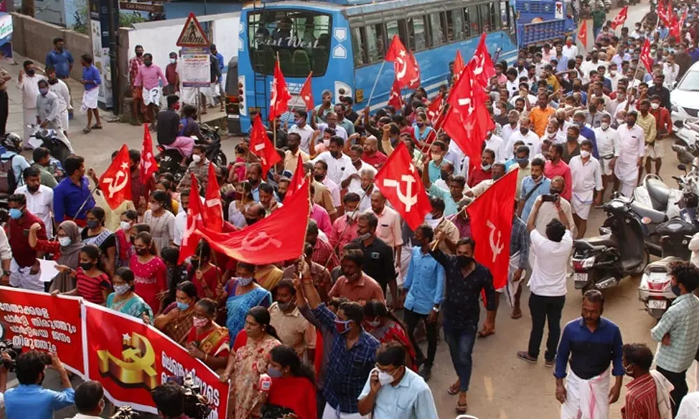 കടുത്ത നടപടിയുമായി സിപിഎം; കുറ്റ്യാടി ലോക്കൽ കമ്മിറ്റി പരിച്ചുവിട്ടു കടുത്ത നടപടിയുമായി സിപിഎം; കുറ്റ്യാടി ലോക്കൽ കമ്മിറ്റി പരിച്ചുവിട്ടു