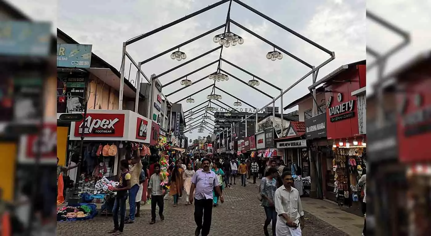 കോഴിക്കോട് മിഠായിത്തെരുവില് വഴിയോരക്കച്ചവടത്തിന് വിലക്ക് കോഴിക്കോട് മിഠായിത്തെരുവില് വഴിയോരക്കച്ചവടത്തിന് വിലക്ക്
