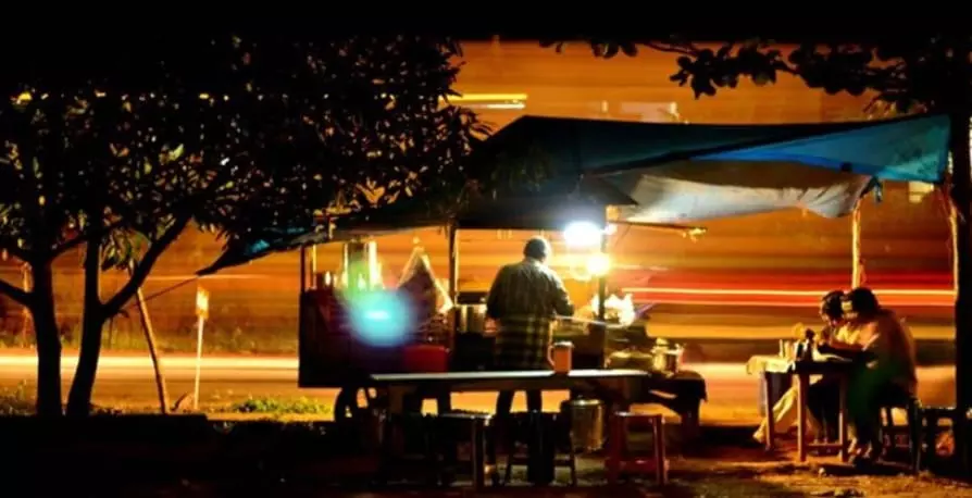 തട്ടു തകര്ന്ന് തട്ടുകടക്കാര്: വരുമാനത്തിന്റെ ഭൂരിഭാഗവും നഷ്ടപ്പെട്ടു തട്ടു തകര്ന്ന് തട്ടുകടക്കാര്: വരുമാനത്തിന്റെ ഭൂരിഭാഗവും നഷ്ടപ്പെട്ടു