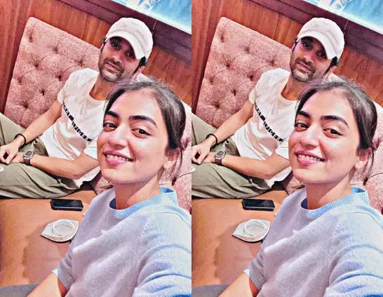 ഞാൻ താങ്കളുടെ കട്ട ആരാധികയാണ്, സര് ജീ; ഫഹദിനൊപ്പമുള്ള ഫാൻഗേൾ ചിത്രം പങ്കുവച്ച് നസ്രിയ ഞാൻ താങ്കളുടെ കട്ട ആരാധികയാണ്, സര് ജീ; ഫഹദിനൊപ്പമുള്ള ഫാൻഗേൾ ചിത്രം പങ്കുവച്ച് നസ്രിയ