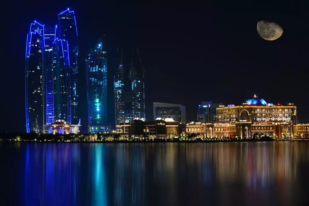 അബൂദബിയിൽ രാത്രികാല സഞ്ചാരനിയന്ത്രണം പ്രാബല്യത്തിൽ അബൂദബിയിൽ രാത്രികാല സഞ്ചാരനിയന്ത്രണം പ്രാബല്യത്തിൽ