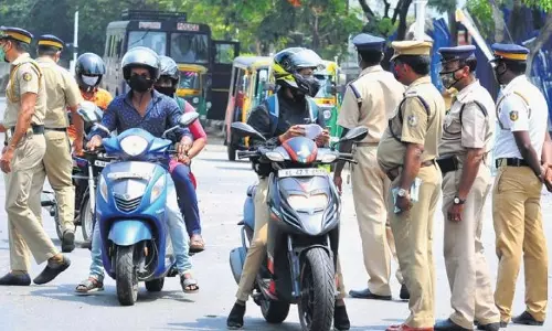 സംസ്ഥാനത്ത് ഇന്ന് കൂടുതൽ ലോക്ക്ഡൗൺ ഇളവുകള്; ഡി കാറ്റഗറിയിലും കടകൾ തുറക്കും സംസ്ഥാനത്ത് ഇന്ന് കൂടുതൽ ലോക്ക്ഡൗൺ ഇളവുകള്; ഡി കാറ്റഗറിയിലും കടകൾ തുറക്കും
