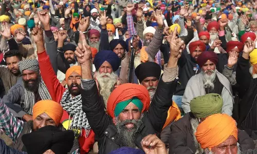 കര്ഷക സമരം പാര്ലമെന്റിന് മുന്നിലേക്ക്; നേതാക്കളുമായി ഡല്ഹി പൊലീസ് വീണ്ടും ചര്ച്ച നടത്തും കര്ഷക സമരം പാര്ലമെന്റിന് മുന്നിലേക്ക്; നേതാക്കളുമായി ഡല്ഹി പൊലീസ് വീണ്ടും ചര്ച്ച നടത്തും