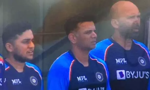 ദ്രാവിഡ ഉത്കല ബംഗ... ക്യാമറ തിരിഞ്ഞത് ദ്രാവിഡിന്റെ മുഖത്തേക്ക്; ഏറ്റെടുത്ത് ആരാധകര് ദ്രാവിഡ ഉത്കല ബംഗ... ക്യാമറ തിരിഞ്ഞത് ദ്രാവിഡിന്റെ മുഖത്തേക്ക്; ഏറ്റെടുത്ത് ആരാധകര്