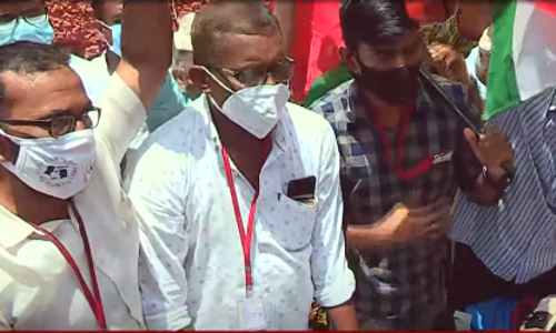 വഴിയോരക്കച്ചവടക്കാരെ പൊലീസ് ഒഴിപ്പിക്കുന്നു; മിഠായിത്തെരുവില്‍ പ്രതിഷേധം