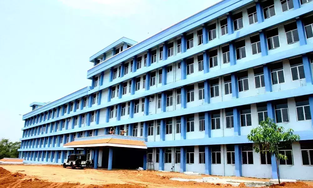 തൃശൂര് മെഡിക്കല് കോളെജിലെ 30 എം.ബി.ബി.എസ് വിദ്യാര്ഥികള്ക്ക് കോവിഡ് തൃശൂര് മെഡിക്കല് കോളെജിലെ 30 എം.ബി.ബി.എസ് വിദ്യാര്ഥികള്ക്ക് കോവിഡ്