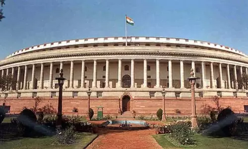 പെഗാസസ് ഫോൺ ചോർത്തൽ; പാർലമെൻറിനെ പ്രതിഷേധത്തിൽ മുക്കി പ്രതിപക്ഷ ബഹളം പെഗാസസ് ഫോൺ ചോർത്തൽ; പാർലമെൻറിനെ പ്രതിഷേധത്തിൽ മുക്കി പ്രതിപക്ഷ ബഹളം