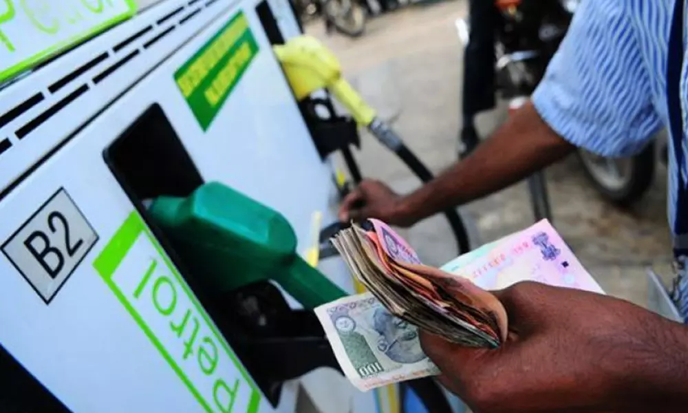 ഇന്ധന നികുതി; 2020-21ൽ കേന്ദ്രം ഊറ്റിയെടുത്തത് 3.44 ലക്ഷം കോടി രൂപ