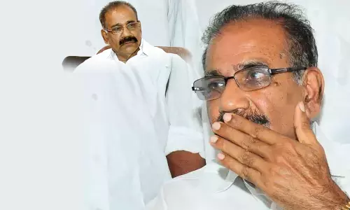 പണം ആവശ്യമുണ്ടെങ്കില് ഞാന് തരാമെന്നുപറഞ്ഞ് കയ്യില് കയറിപ്പിടിച്ചു; എ.കെ ശശീന്ദ്രന് ഇടപെട്ട കേസില് പരാതിക്കാരി പണം ആവശ്യമുണ്ടെങ്കില് ഞാന് തരാമെന്നുപറഞ്ഞ് കയ്യില് കയറിപ്പിടിച്ചു; എ.കെ ശശീന്ദ്രന് ഇടപെട്ട കേസില് പരാതിക്കാരി