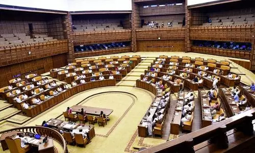 നിയമസഭാ സമ്മേളനത്തിന് ഇന്ന് തുടക്കം;   ഫോൺവിളി വിവാദത്തില്‍ സഭ പ്രക്ഷുബ്ധമായേക്കും