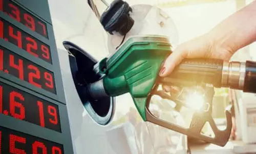 ആഗോള വിപണിയില്‍ എണ്ണവില കുറയുന്നു; പക്ഷെ ഇന്ത്യയില്‍?