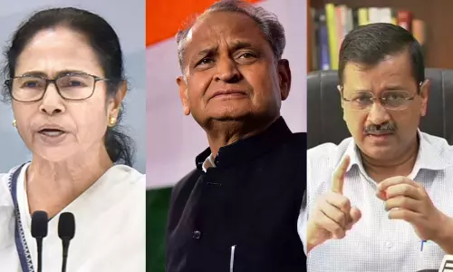 മാധ്യമങ്ങളെ അടിച്ചമര്‍ത്താന്‍ കേന്ദ്ര നീക്കം; ആദായനികുതി റെയ്ഡില്‍ രൂക്ഷ വിമര്‍ശനവുമായി പ്രതിപക്ഷ നേതാക്കള്‍