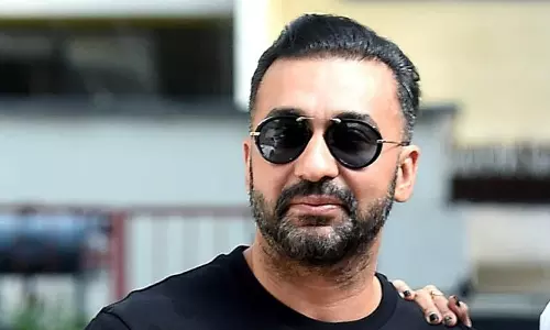 രാജ് കുന്ദ്രയുടെ വീട്ടില് റെയ്ഡ്; പിടിച്ചെടുത്തത് 70 അശ്ലീല വീഡിയോകള് രാജ് കുന്ദ്രയുടെ വീട്ടില് റെയ്ഡ്; പിടിച്ചെടുത്തത് 70 അശ്ലീല വീഡിയോകള്