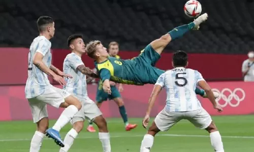 ടോക്യോയില് അര്ജന്റീനക്ക് ഇരുട്ടടി; കോപ്പ ചാമ്പ്യന്മാരെ അട്ടിമറിച്ച് ഓസ്ട്രേലിയ ടോക്യോയില് അര്ജന്റീനക്ക് ഇരുട്ടടി; കോപ്പ ചാമ്പ്യന്മാരെ അട്ടിമറിച്ച് ഓസ്ട്രേലിയ