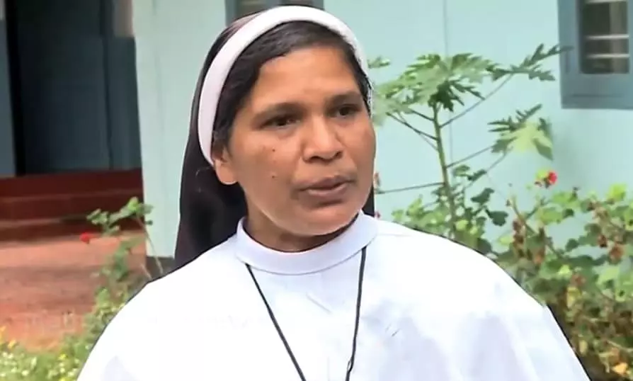 ജീവന് ഇപ്പോഴും ഭീഷണി, മഠത്തിനകത്തു കയറാൻ പൊലീസ് സഹായം തേടേണ്ടി വരുന്നു: സിസ്റ്റർ ലൂസി കളപ്പുര ജീവന് ഇപ്പോഴും ഭീഷണി, മഠത്തിനകത്തു കയറാൻ പൊലീസ് സഹായം തേടേണ്ടി വരുന്നു: സിസ്റ്റർ ലൂസി കളപ്പുര