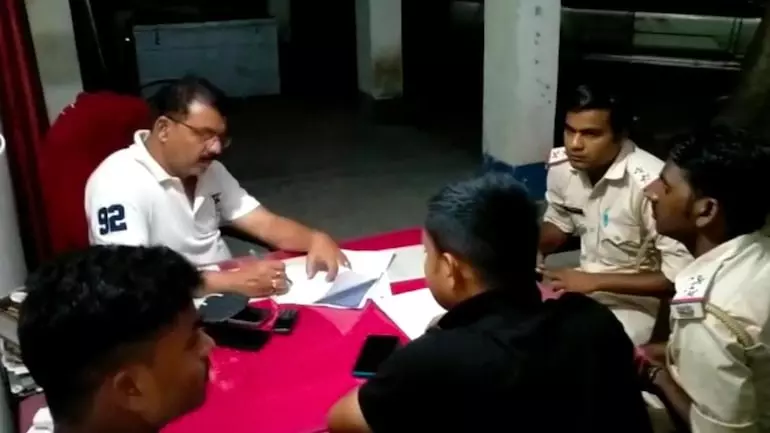 അന്യജാതിക്കാരനുമായുള്ള വിവാഹം; ഗര്‍ഭിണിയായ യുവതിയെ പിതാവ് കഴുത്തു മുറിച്ച് കൊലപ്പെടുത്തി