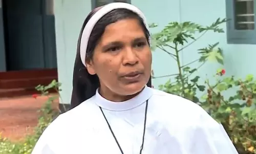 ജീവന് ഇപ്പോഴും ഭീഷണി, മഠത്തിനകത്തു കയറാൻ പൊലീസ് സഹായം തേടേണ്ടി വരുന്നു: സിസ്റ്റർ ലൂസി കളപ്പുര ജീവന് ഇപ്പോഴും ഭീഷണി, മഠത്തിനകത്തു കയറാൻ പൊലീസ് സഹായം തേടേണ്ടി വരുന്നു: സിസ്റ്റർ ലൂസി കളപ്പുര