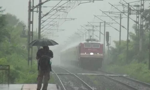 കനത്ത മഴ; കൊങ്കണ്‍ പാതയിൽ മണ്ണിടിച്ചിൽ, എട്ട് ട്രെയിനുകൾ ഭാഗികമായി റദ്ദാക്കി