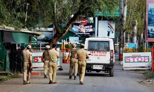 കശ്മീരിൽ വ്യാജ ഭീകരാക്രമണം; ബിജെപി പ്രവർത്തകരും അംഗരക്ഷകരും അറസ്റ്റിൽ