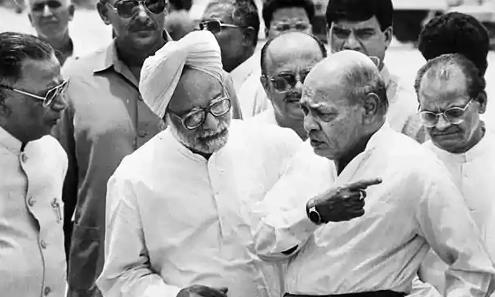 നരസിംഹ റാവുവിന് ഒപ്പം മന്മോഹന് സിങ് നരസിംഹ റാവുവിന് ഒപ്പം മന്മോഹന് സിങ്