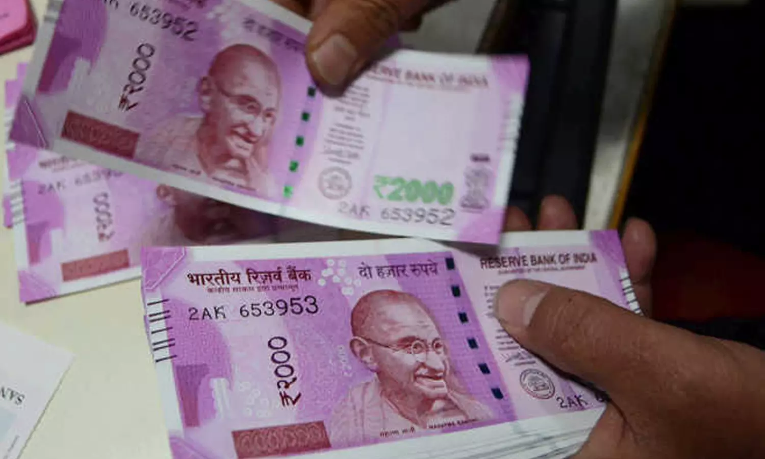 കരുവന്നൂരിന് പിന്നാലെ കാറളം സഹകരണ ബാങ്കിലും തട്ടിപ്പ് നടന്നതായി പരാതി കരുവന്നൂരിന് പിന്നാലെ കാറളം സഹകരണ ബാങ്കിലും തട്ടിപ്പ് നടന്നതായി പരാതി