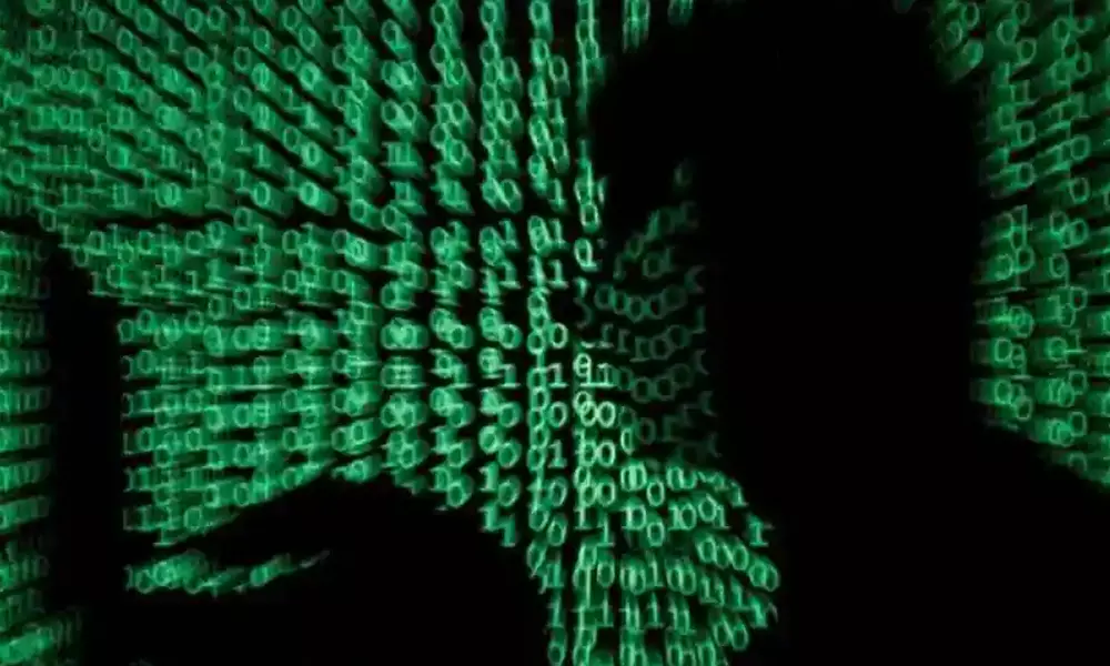 ഇന്ത്യയെ പിടിച്ചുലച്ച ഒളിഞ്ഞുനോട്ടങ്ങൾ, രാഷ്ട്രീയ വിവാദങ്ങൾ