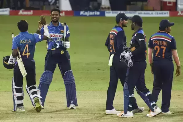 മൂന്നാം ഏകദിനത്തിൽ മൂന്ന് വിക്കറ്റിന്റെ ജയവുമായി ശ്രീലങ്ക