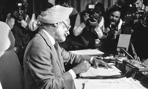 ഇന്ത്യൻ സമ്പദ് രംഗം; വിക്ടർ ഹ്യൂഗോക്കും റോബർട്ട് ഫ്രോസ്റ്റിനുമിടയിൽ!