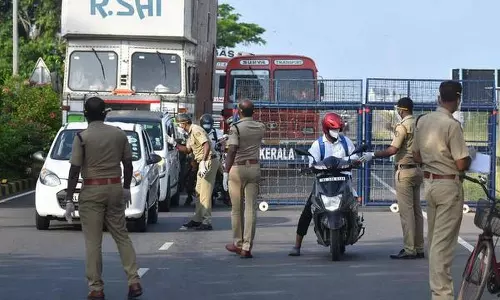 ഡി വിഭാഗത്തില് ഒരു വഴി ഒഴികെ എല്ലാം അടക്കും; കോവിഡ് നിയന്ത്രണം കര്ശനമാക്കാന് പൊലീസിന് നിര്ദേശം ഡി വിഭാഗത്തില് ഒരു വഴി ഒഴികെ എല്ലാം അടക്കും; കോവിഡ് നിയന്ത്രണം കര്ശനമാക്കാന് പൊലീസിന് നിര്ദേശം