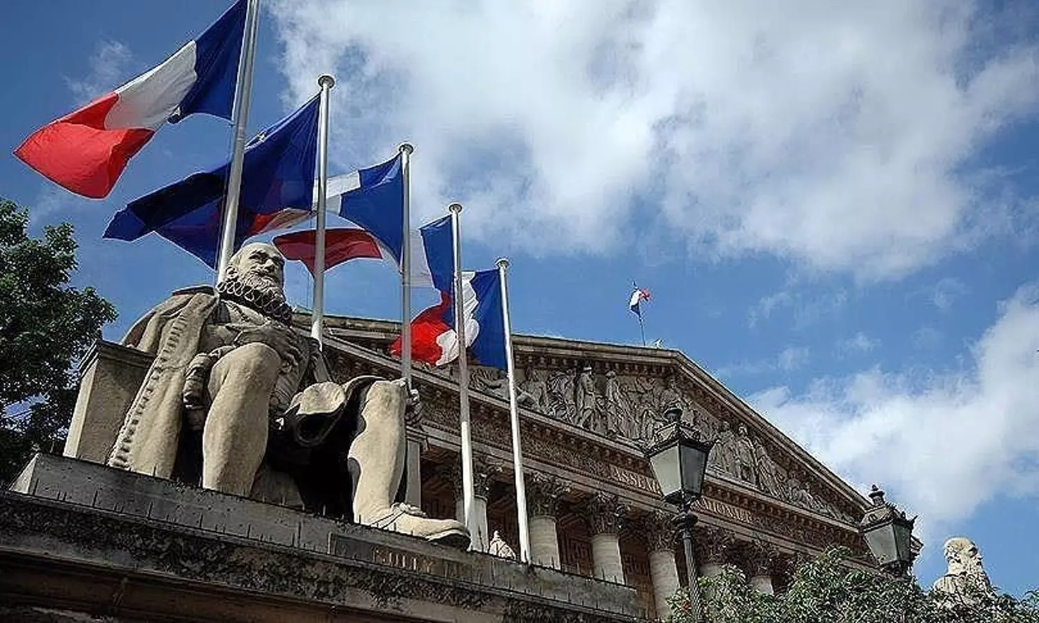 പ്രസംഗത്തില് ഉദ്ധരിച്ച ഖുര്ആന് വചനങ്ങള് രാജ്യത്തിന്റെ മൂല്യങ്ങള്ക്ക് എതിരെന്ന് പരാതി; ഫ്രാന്സില് ഇമാമിനെ പിരിച്ചുവിട്ടു പ്രസംഗത്തില് ഉദ്ധരിച്ച ഖുര്ആന് വചനങ്ങള് രാജ്യത്തിന്റെ മൂല്യങ്ങള്ക്ക് എതിരെന്ന് പരാതി; ഫ്രാന്സില് ഇമാമിനെ പിരിച്ചുവിട്ടു
