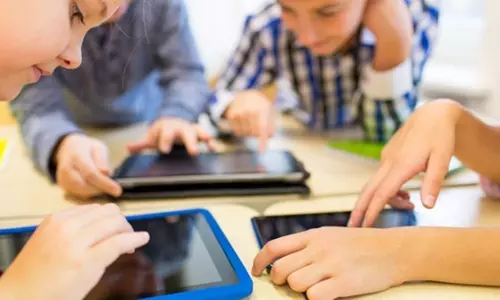 ഓണ്‍ലൈന്‍ ക്ലാസെന്ന് പേര്; രാജ്യത്ത് 60 ശതമാനം കുട്ടികളും മെസേജിങ് ആപ്പുകള്‍ വ്യാപകമായി ഉപയോഗിക്കുന്നുവെന്ന് പഠനം