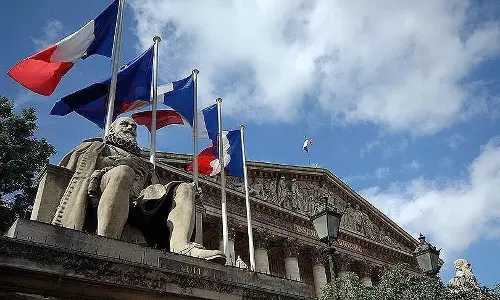 പ്രസംഗത്തില് ഉദ്ധരിച്ച ഖുര്ആന് വചനങ്ങള് രാജ്യത്തിന്റെ മൂല്യങ്ങള്ക്ക് എതിരെന്ന് പരാതി; ഫ്രാന്സില് ഇമാമിനെ പിരിച്ചുവിട്ടു പ്രസംഗത്തില് ഉദ്ധരിച്ച ഖുര്ആന് വചനങ്ങള് രാജ്യത്തിന്റെ മൂല്യങ്ങള്ക്ക് എതിരെന്ന് പരാതി; ഫ്രാന്സില് ഇമാമിനെ പിരിച്ചുവിട്ടു