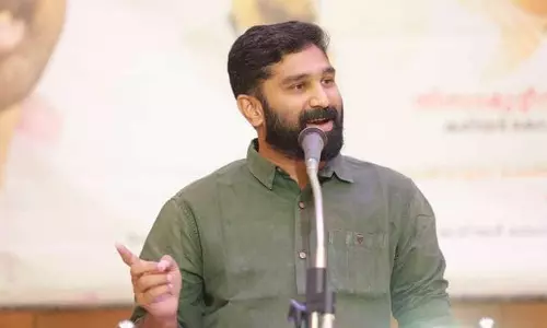 ഇത്രേം വലിയ ശിക്ഷയൊന്നും വേണ്ടിയിരുന്നില്ല- കരുവന്നൂര് ബാങ്ക് തട്ടിപ്പ് കേസില് സിപിഎമ്മിനെ ട്രോളി വി.ടി. ബല്റാം ഇത്രേം വലിയ ശിക്ഷയൊന്നും വേണ്ടിയിരുന്നില്ല- കരുവന്നൂര് ബാങ്ക് തട്ടിപ്പ് കേസില് സിപിഎമ്മിനെ ട്രോളി വി.ടി. ബല്റാം