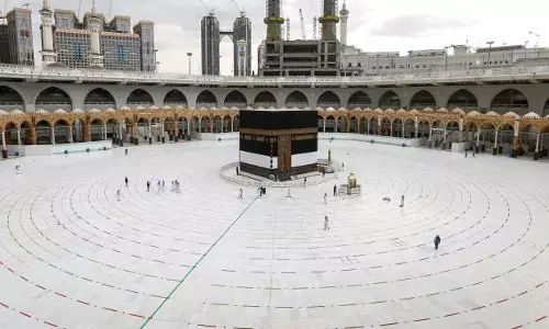 മക്കയിൽ ഉംറ തീർത്ഥാടനം ആരംഭിച്ചു; വിദേശ തീർത്ഥാടകര്‍ അടുത്ത മാസമെത്തും