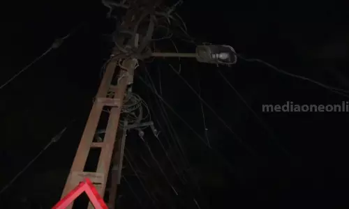 കിഴക്കമ്പലത്ത് ഇപ്പോഴും വഴിവിളക്കിന്റെ വെളിച്ചം ലഭിക്കാത്ത ഇരുപതിലേറെ വീട്ടുകാര്‍