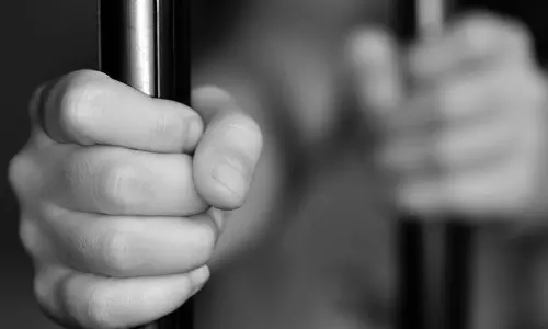 ഷോപ്പിങ്​ മാളിലെത്തിയവരുടെ വീഡിയോ പകർത്തിയ കേസിൽ 18 കാരൻ പിടിയിൽ