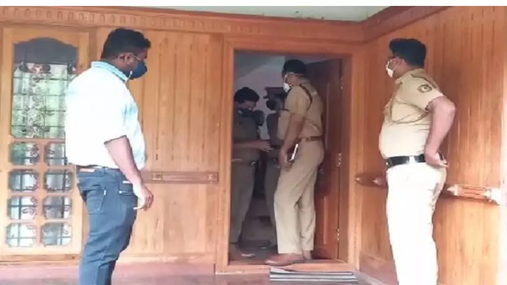 പിറവം കള്ളനോട്ട് കേസ്; ഒളിവിൽ പോയ മുഖ്യപ്രതി പിടിയില് പിറവം കള്ളനോട്ട് കേസ്; ഒളിവിൽ പോയ മുഖ്യപ്രതി പിടിയില്