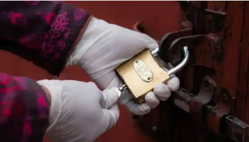 സംസ്ഥാനത്ത് നിയന്ത്രണങ്ങളില് ഇളവ്: സ്റ്റുഡിയോകളും തുണിക്കടകളും തുറക്കാം സംസ്ഥാനത്ത് നിയന്ത്രണങ്ങളില് ഇളവ്: സ്റ്റുഡിയോകളും തുണിക്കടകളും തുറക്കാം