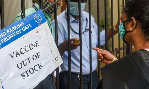 സംസ്ഥാനത്ത് വാക്സിനേഷന് പ്രതിസന്ധിയില്; മൂന്ന് ജില്ലകളില് വാക്സിന് വിതരണമുണ്ടാകില്ല സംസ്ഥാനത്ത് വാക്സിനേഷന് പ്രതിസന്ധിയില്; മൂന്ന് ജില്ലകളില് വാക്സിന് വിതരണമുണ്ടാകില്ല