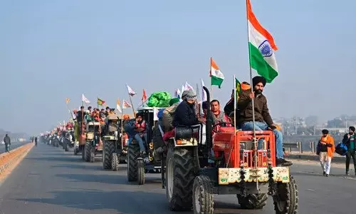 പാര്ലമെന്റ് തീരുംവരെ സമരം തലസ്ഥാനത്ത്; അതിര്ത്തിയില് നിന്ന് ഡല്ഹിയിലെത്തി കര്ഷകര് പാര്ലമെന്റ് തീരുംവരെ സമരം തലസ്ഥാനത്ത്; അതിര്ത്തിയില് നിന്ന് ഡല്ഹിയിലെത്തി കര്ഷകര്