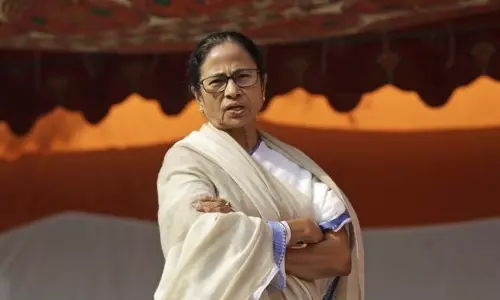 മൂന്നാം മുന്നണി അഭ്യൂഹങ്ങള്‍ക്കിടെ ഡല്‍ഹിയിലെത്തി മമത