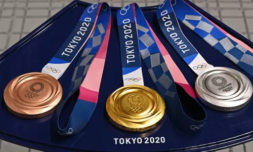 ഒഴിവാക്കിയ മൊബൈൽ ഫോൺ, ലാപ്‌ടോപ്പ്; ടോക്യോയിലെ മെഡലുകൾക്ക് പിന്നിലെ അറിയപ്പെടാത്ത കഥ