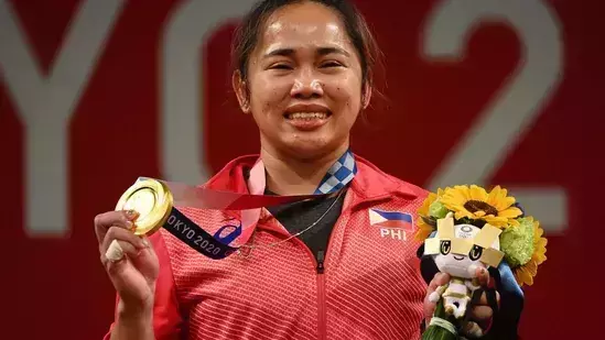 ആജീവനാന്തം സൗജന്യ വിമാന യാത്ര, ഇന്ധനം: ഫിലിപ്പീൻസിലെ ആദ്യ സ്വർണ മെഡൽ ജേതാവിന് സമ്മാനപ്പെരുമഴ