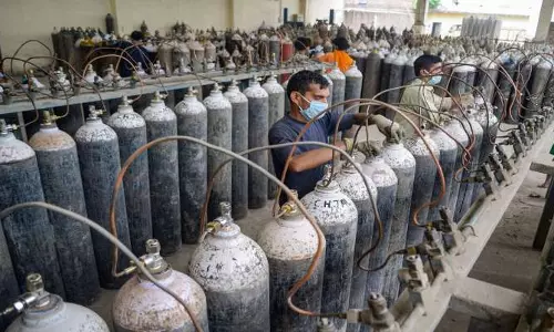 ഓക്സിജന് കിട്ടാതെ എത്ര പേര് മരിച്ചു? സംസ്ഥാനങ്ങളോട് കേന്ദ്രം ഓക്സിജന് കിട്ടാതെ എത്ര പേര് മരിച്ചു? സംസ്ഥാനങ്ങളോട് കേന്ദ്രം